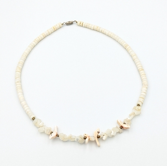 Vintage Y2K puka shell and shell fragments choker necklace - Picture 3 of 6